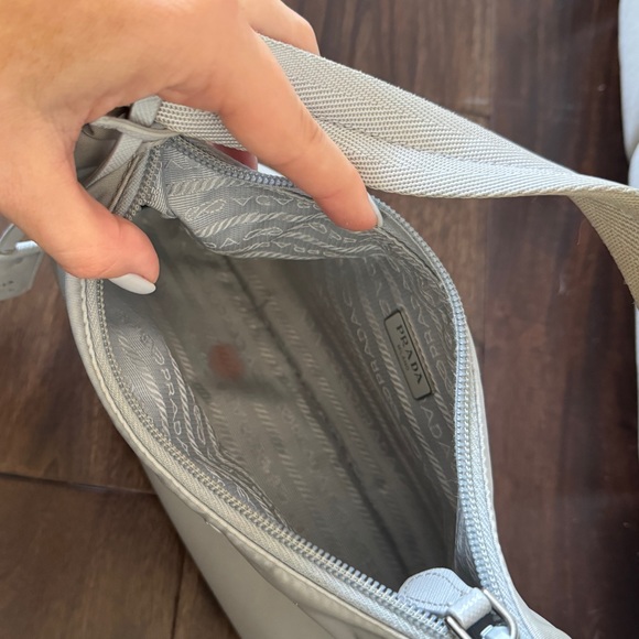 Prada Tessuto Re-edition 2000 in Fiordaliso - Picture 6 of 9